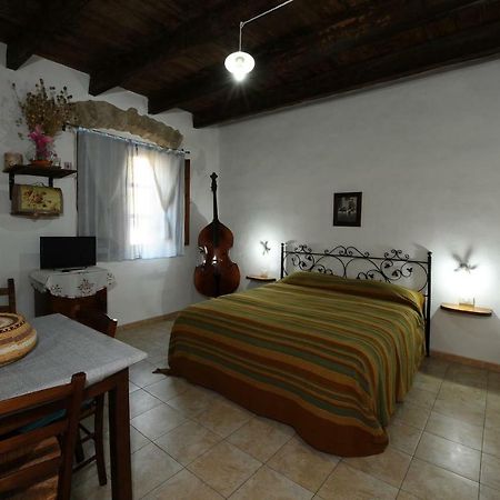 Locanda La Rosa Pauli Arbarei Buitenkant foto