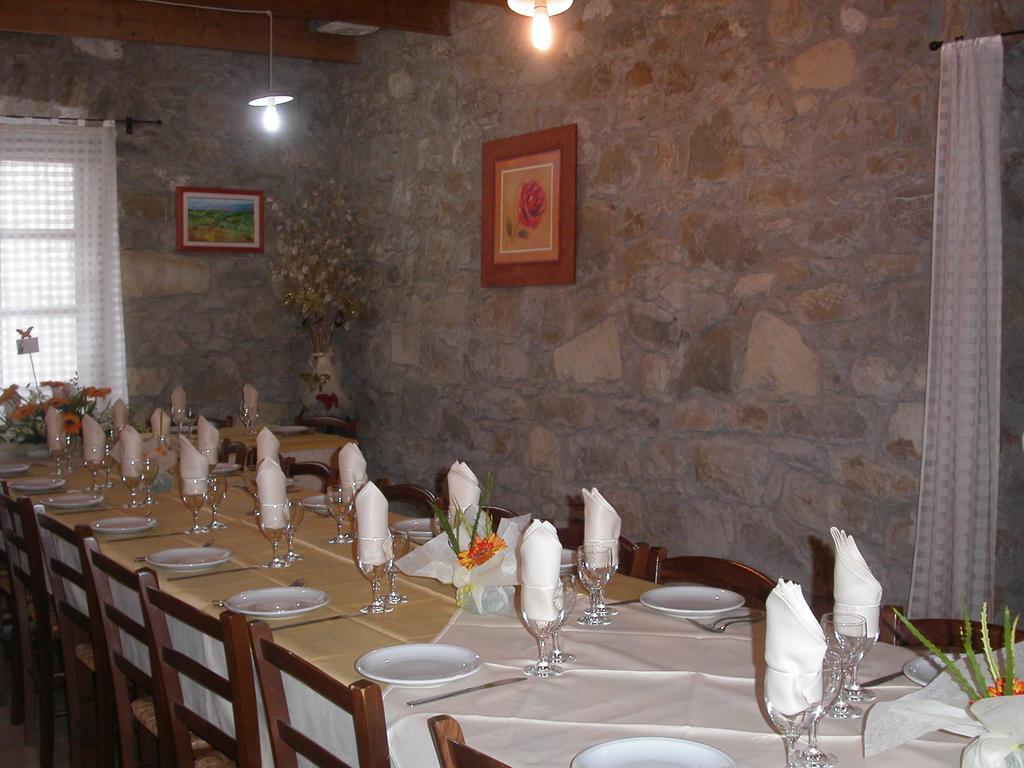 Locanda La Rosa Pauli Arbarei Buitenkant foto
