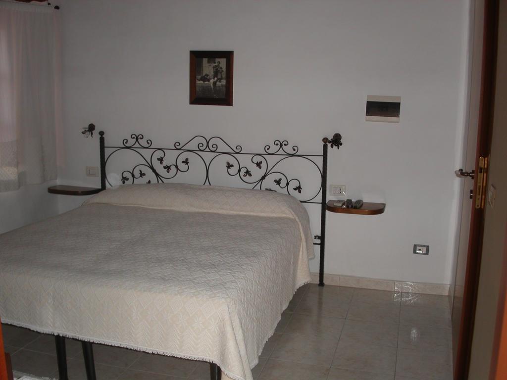 Locanda La Rosa Pauli Arbarei Buitenkant foto