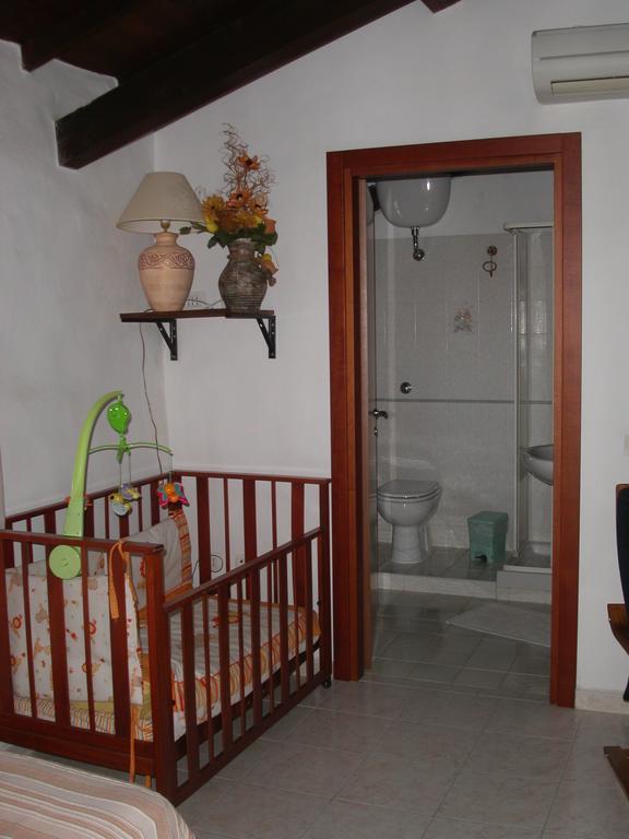 Locanda La Rosa Pauli Arbarei Buitenkant foto