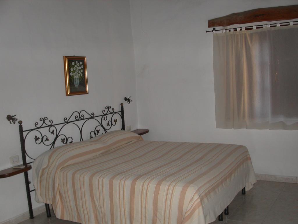 Locanda La Rosa Pauli Arbarei Buitenkant foto