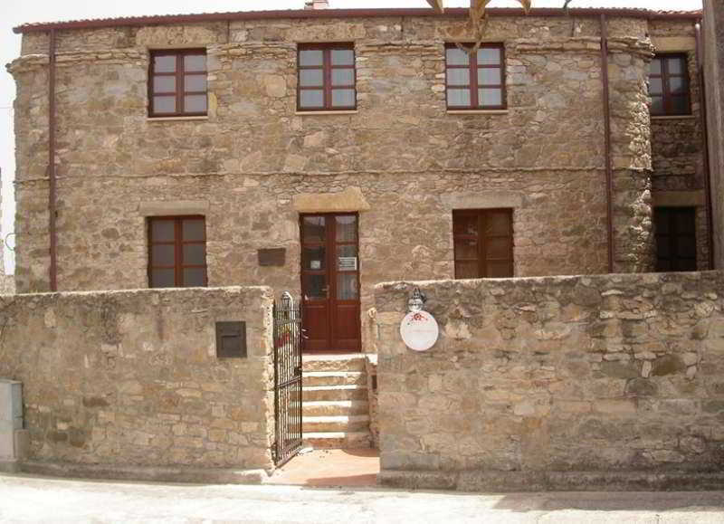 Locanda La Rosa Pauli Arbarei Buitenkant foto